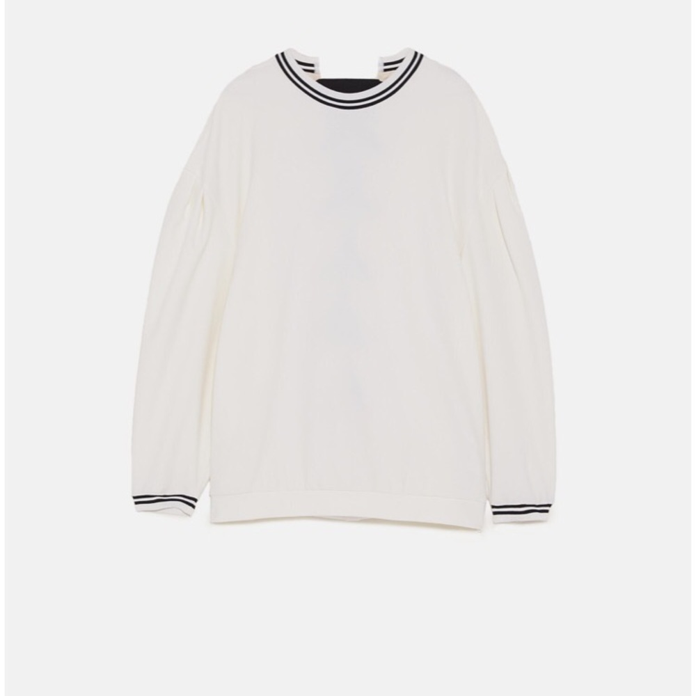 Oversized top detail round neck  with long sleeves
